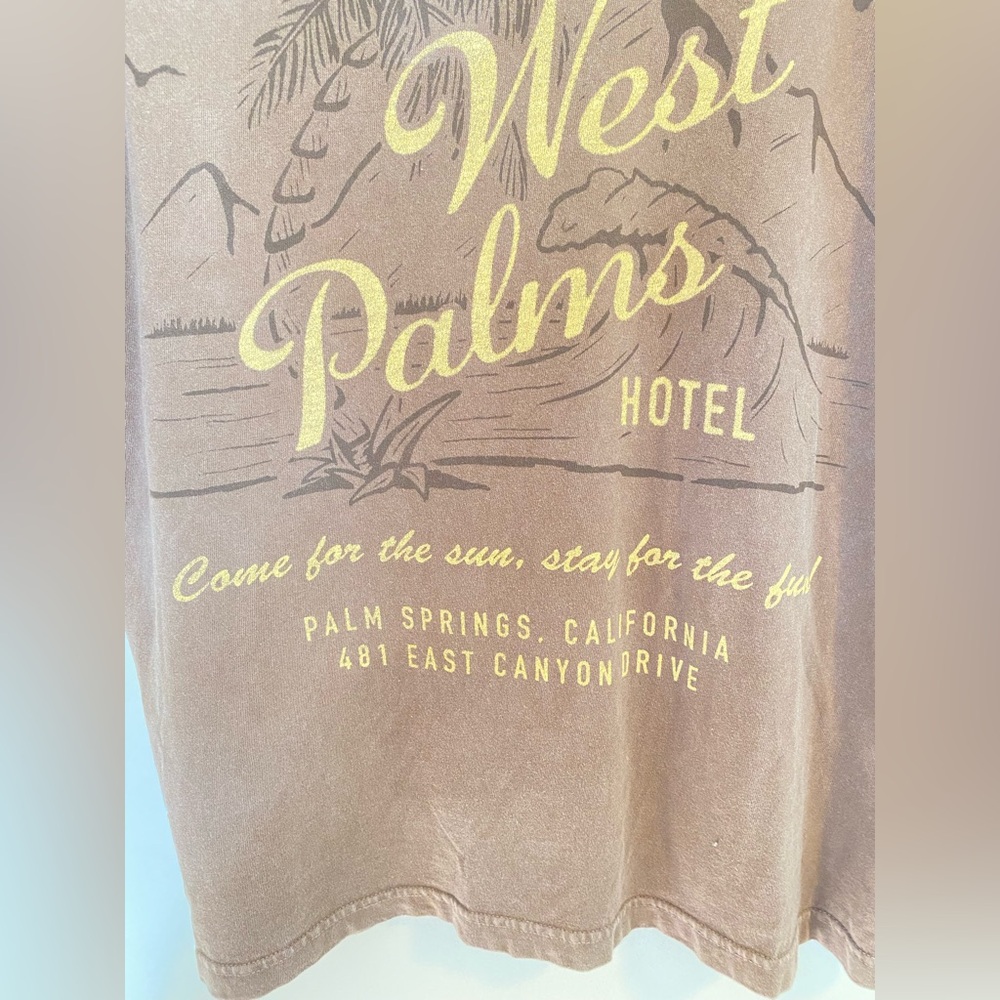 Abercrombie & Firch Brown Graphic T-Shirt with Palm Design Soft Tee..Found - Picture 2 of 4